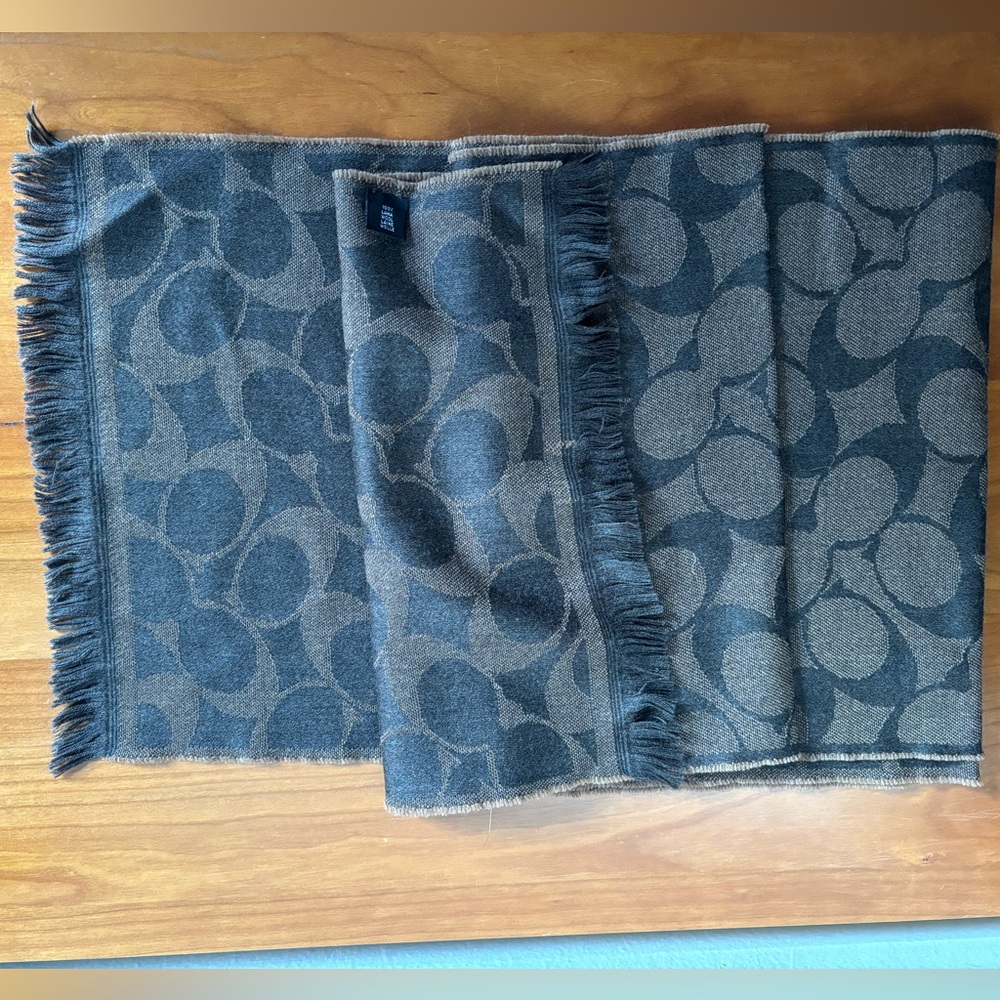 NWOT Signature Scarf 100% Lana Wool Made in Italy